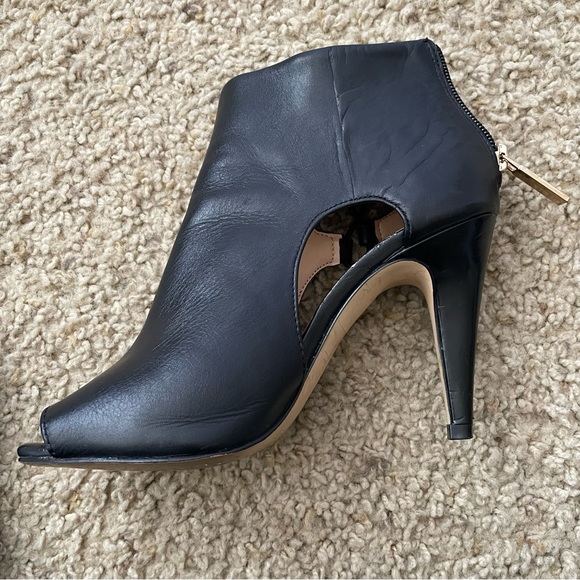 Banana Republic Open Toe Booties in Black Size 5 - Picture 5 of 16